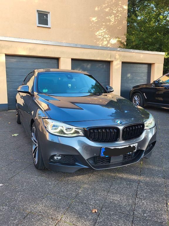 Grau Gebraucht 2017 BMW 330 Gran Turismo Performance Limousine | 21.900 € (Fairer Preis) - Bild 1/4