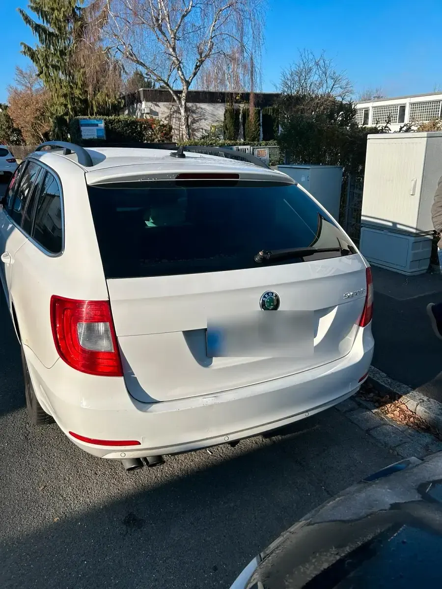 Gebraucht Skoda Superb 140 PS (102 kW) 2013 Weiß Kombi