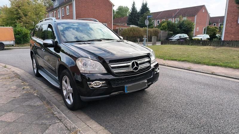 Schwarz Gebraucht 2009 Mercedes GL320 SUV | 9.900 € (Fairer Preis) - Bild 1/4