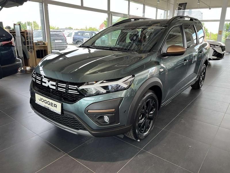 Zedergrün Neu 2025 Dacia Jogger Extreme Kombi | 24.720 € (Etwas zu teuer) - Bild 1/4
