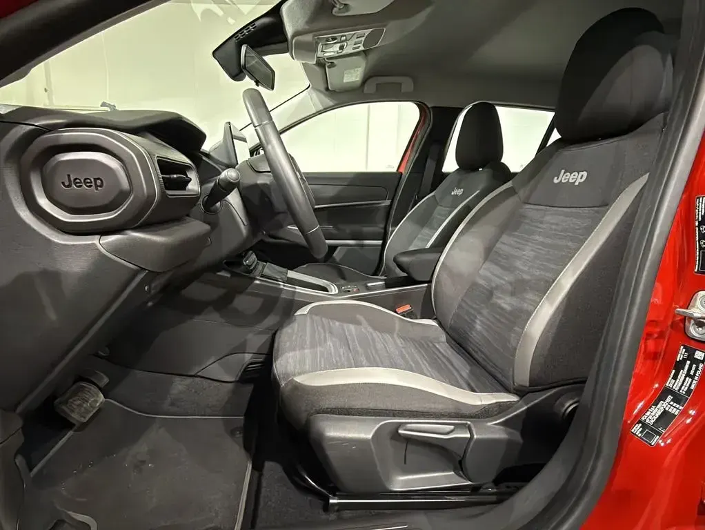 Gebraucht Jeep Avenger EV Longitude 114 kW (156 PS) 2023 Rot SUV