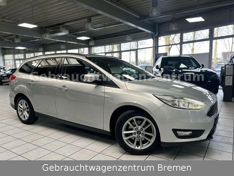 Gebraucht Ford Focus Titanium 125 PS (91 kW) 2016 Silber Limousine