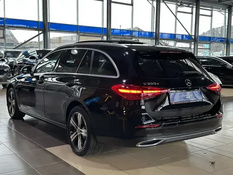 Gebraucht Mercedes C300e Avantgarde 313 PS (230 kW) 2023 Schwarz Kombi