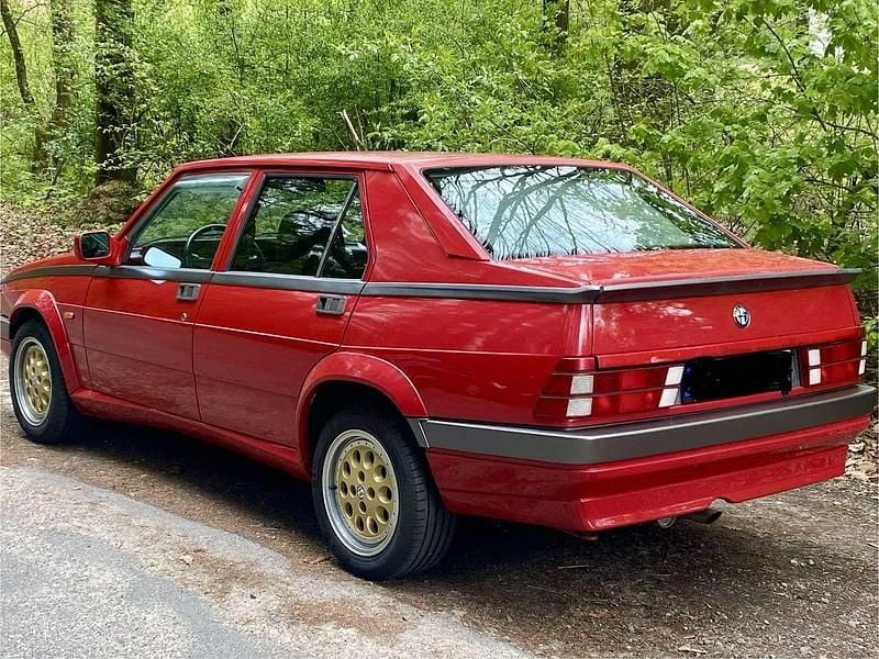 Gebraucht Alfa Romeo 75 120 PS (88 kW) 1992 Rot Limousine