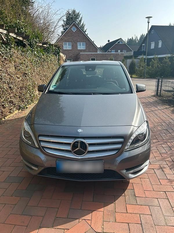Gebraucht Mercedes B200 136 PS (100 kW) 2012 Grau Van / Kleinbus
