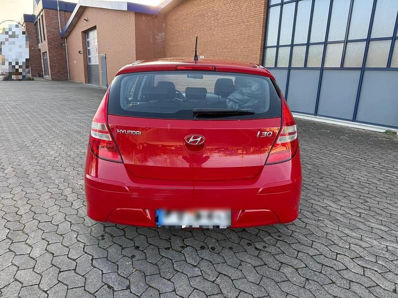 Gebraucht Hyundai i30 109 PS (80 kW) 2010 Rot Kleinwagen