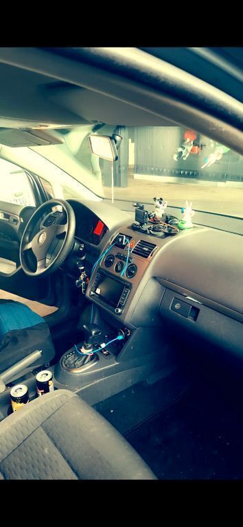 Schwarz Gebraucht 2010 VW Touran Van / Kleinbus | 4.000 € (Guter Preis) - Bild 1/3