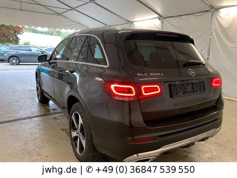 Gebraucht Mercedes GLC300e 320 PS (235 kW) 2021 Grau SUV