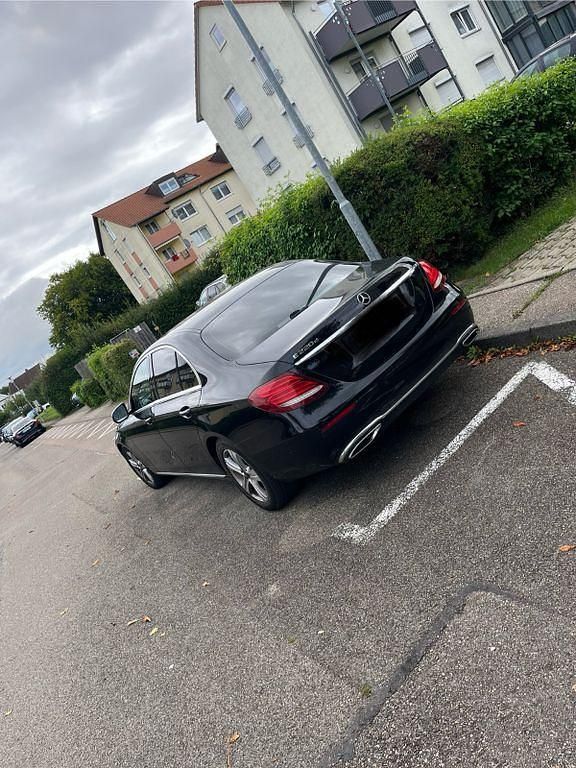 Gebraucht Mercedes E220 194 PS (142 kW) 2017 Schwarz Limousine