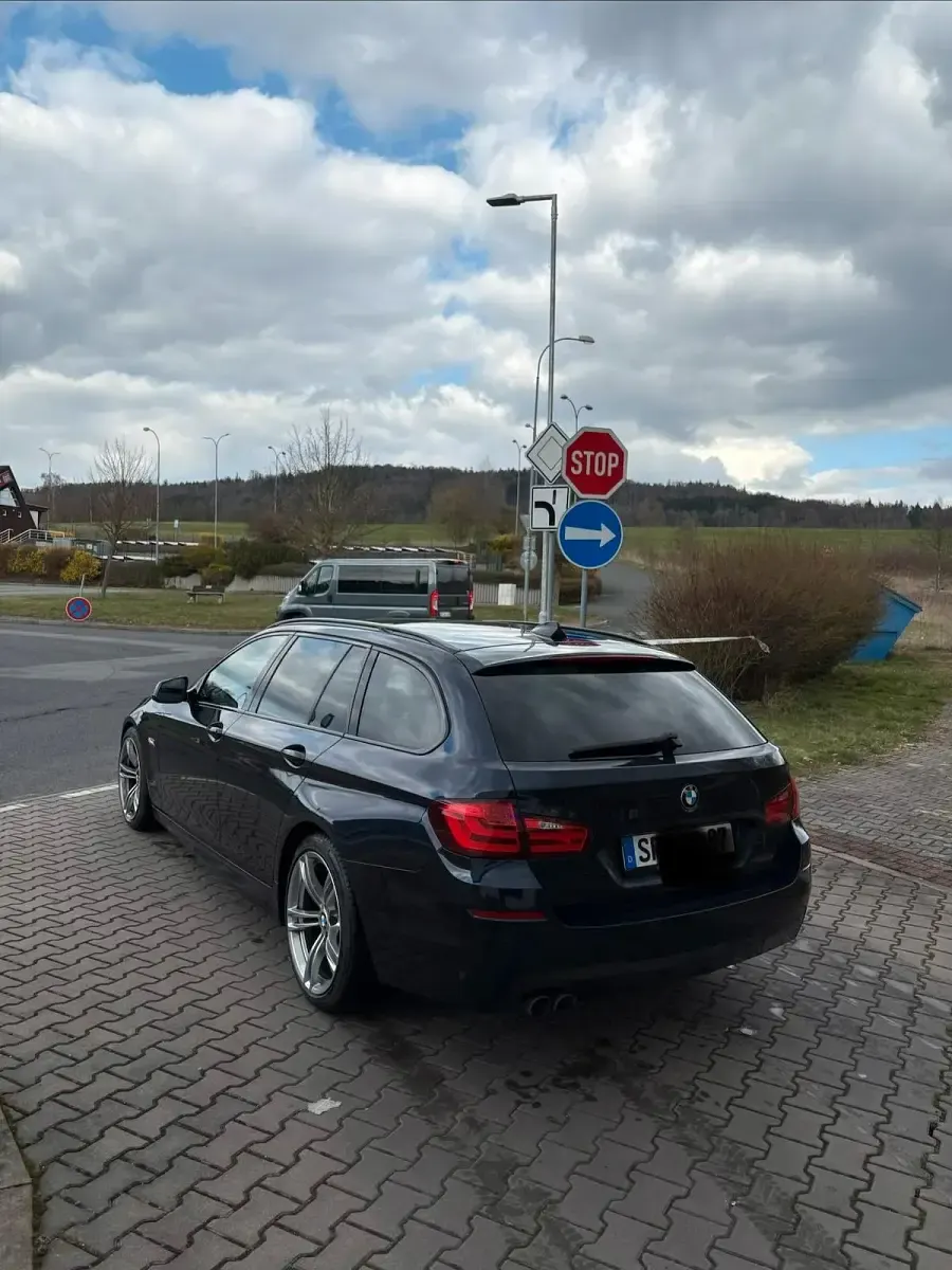 Gebraucht BMW 530 258 PS (189 kW) 2011 Blau Kombi
