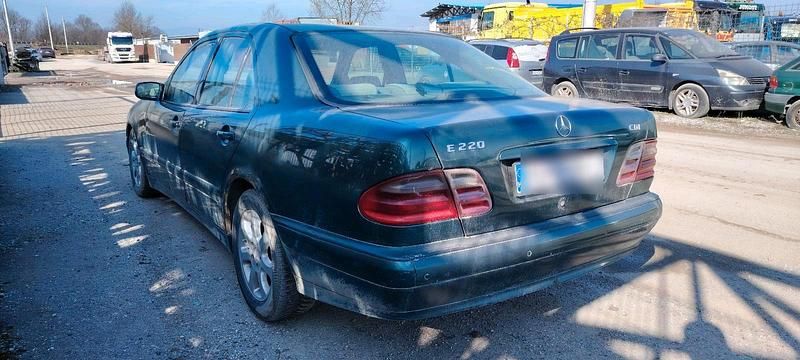 Gebraucht Mercedes E220 150 PS (110 kW) 2000 Limousine