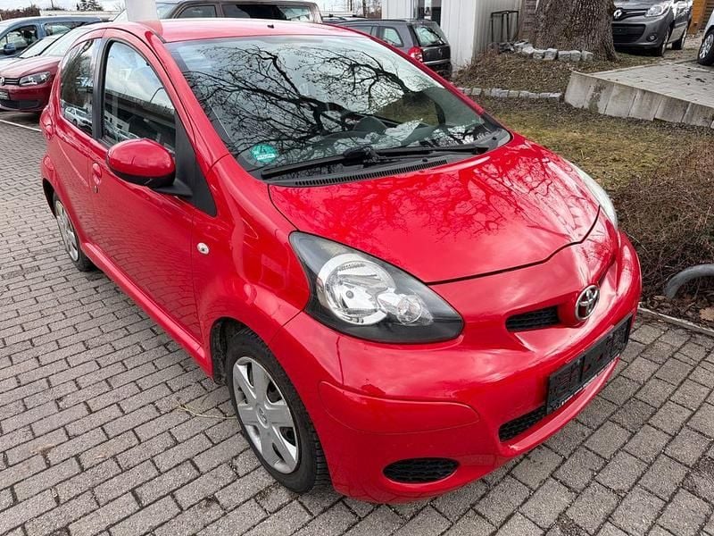 Gebraucht Toyota Aygo Cool 68 PS (50 kW) 2010 Rot Kleinwagen