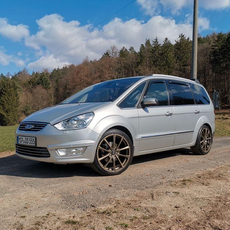 Silber Gebraucht 2011 Ford Galaxy Titanium Van / Kleinbus | 7.999 € (Etwas zu teuer) - Bild 1/4