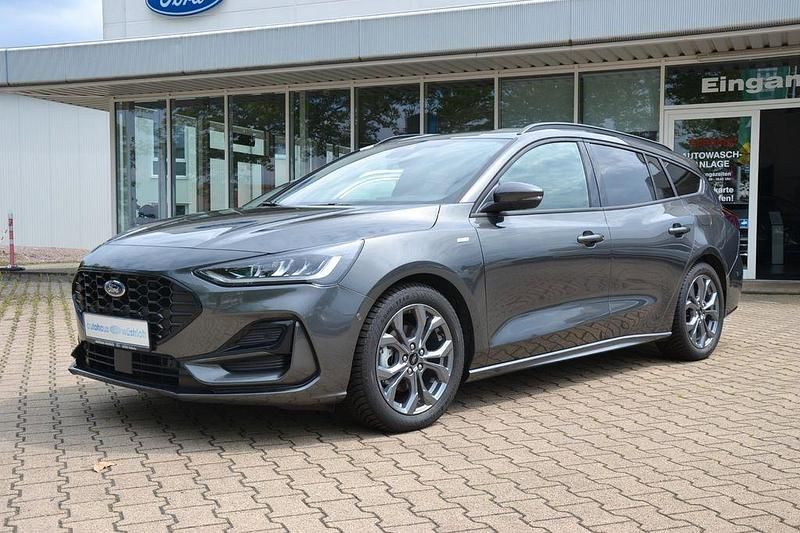 Grau Neu 2024 Ford Focus ST-Line X Limousine | 26.990 € (Fairer Preis) - Bild 1/4