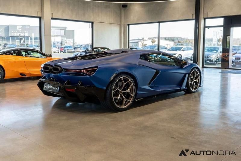 Usata Lamborghini Revuelto 1016 CV (747 kW) 2024 Blu Coupé