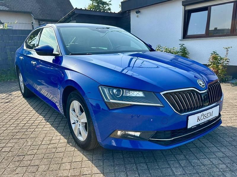 Blau Gebraucht 2018 Skoda Superb Limousine | 14.490 € (Fairer Preis) - Bild 1/4