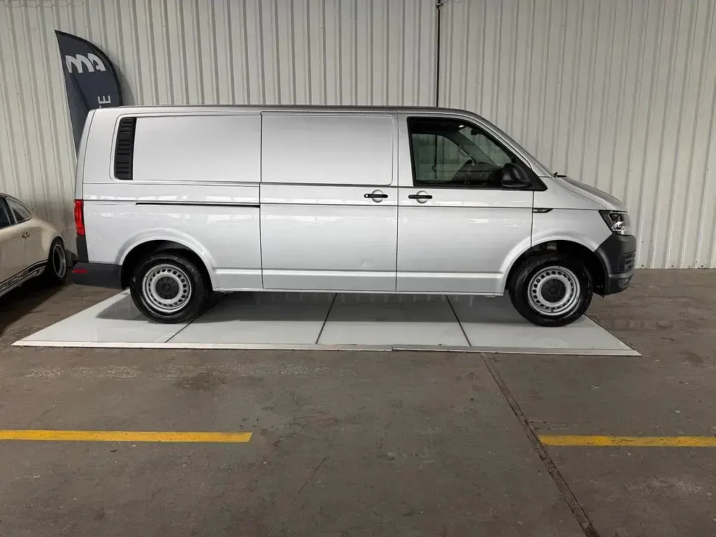 Second-hand VW Transporter 150 CP (110 kW) 2019 Argintiu Van