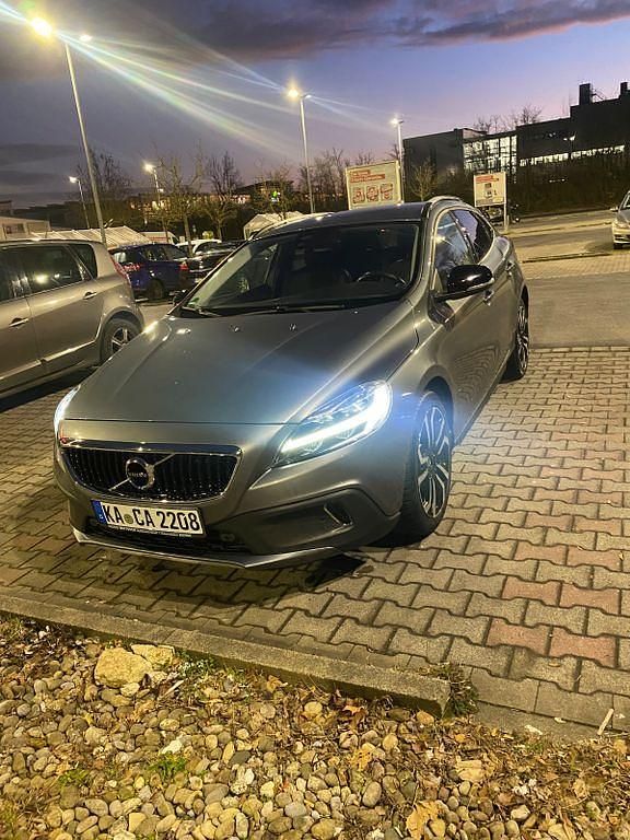 Gebraucht Volvo V40 CC Momentum 190 PS (139 kW) 2016 Grau Kombi