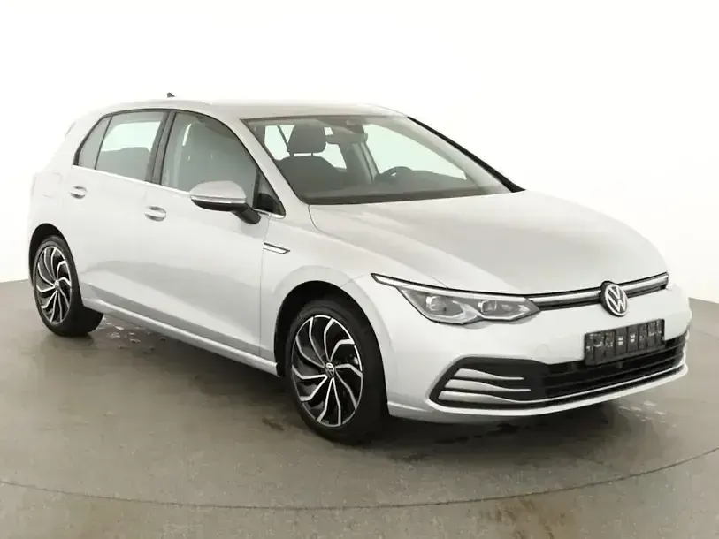 Gebraucht VW Golf VIII Style 150 PS (110 kW) 2022 Reflexsilber metallic Limousine