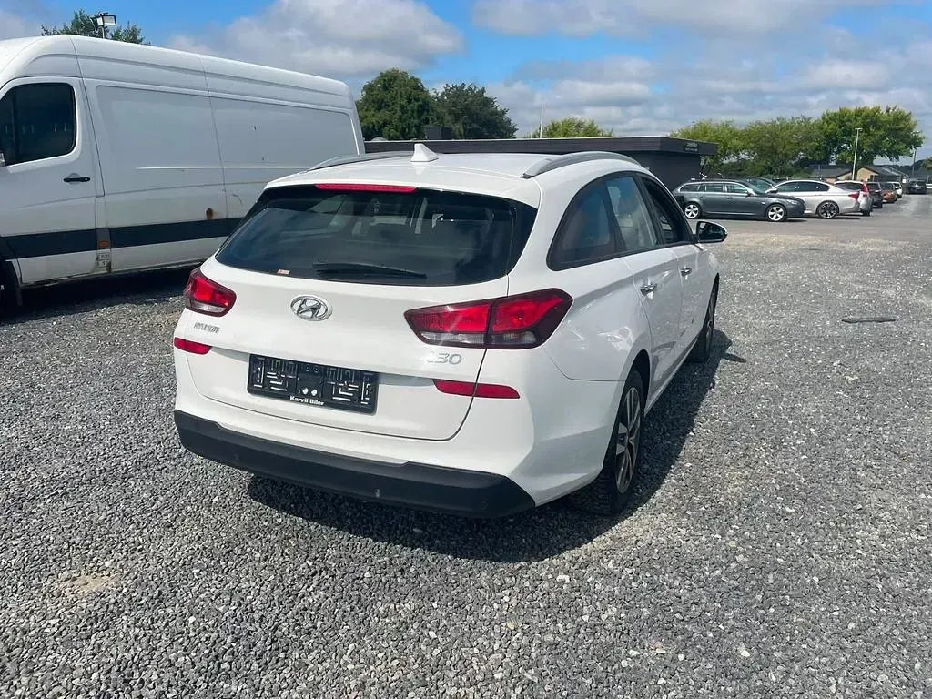 Gebraucht Hyundai i30 Trend 120 PS (88 kW) 2017 Weiß Kombi