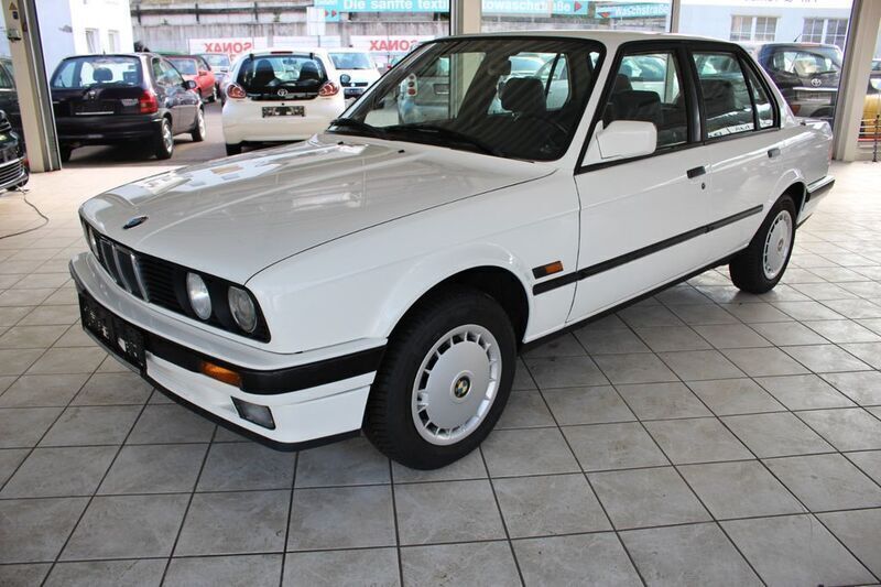 Weiß Gebraucht 1990 BMW 316 Limousine | 6.800 € - Bild 1/4