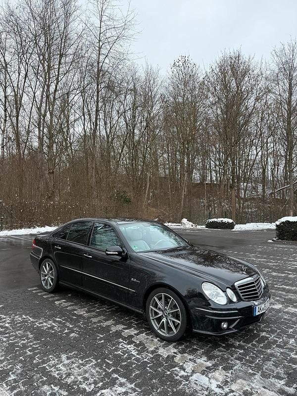 Gebraucht Mercedes E320 AMG 300 PS (220 kW) 2009 Schwarz Limousine