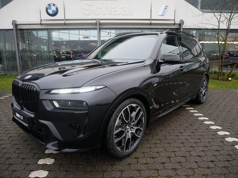 Neu BMW X7 M Sport 352 PS (258 kW) 2026 Schwarz SUV