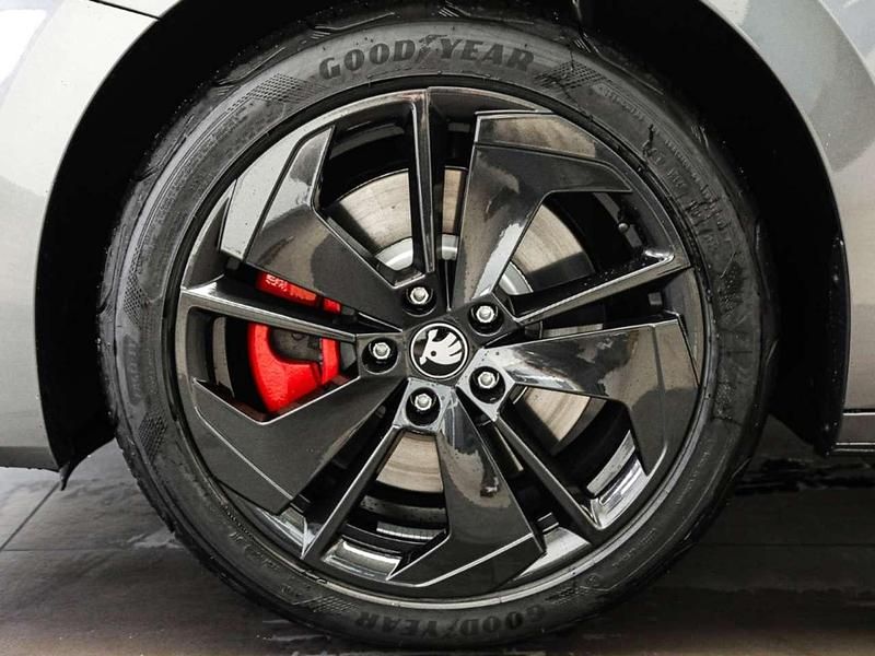 Neu Skoda Octavia RS 265 PS (194 kW) 2025 Grau Kombi