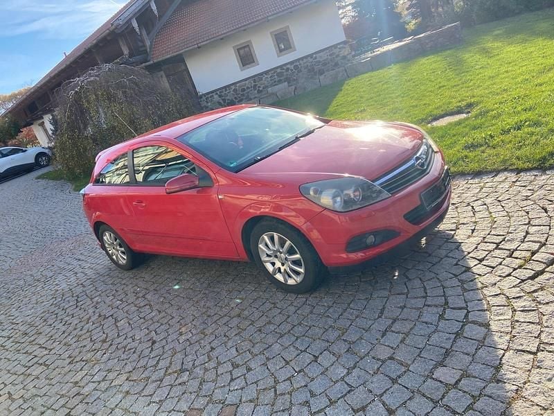 Rot Gebraucht 2007 Opel Astra GTC Coupé | 1.250 € (Guter Preis) - Bild 1/4