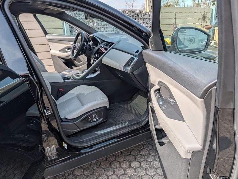 Gebraucht Jaguar E-Pace R-Dynamic 200 PS (147 kW) 2023 Schwarz SUV