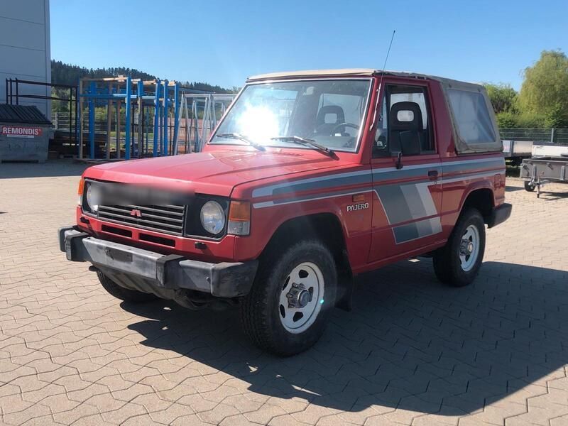 Rot Gebraucht 1986 Mitsubishi Pajero SUV | 6.300 € - Bild 1/4