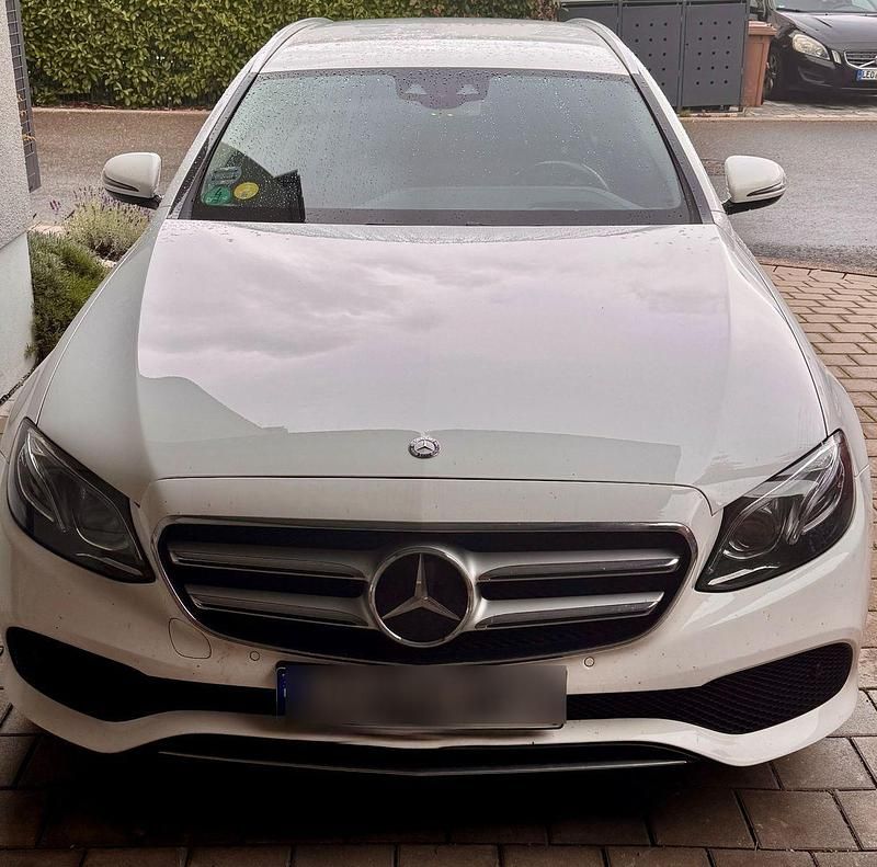 Weiß Gebraucht 2017 Mercedes E220 Avantgarde Kombi | 19.999 € (Superpreis) - Bild 1/4