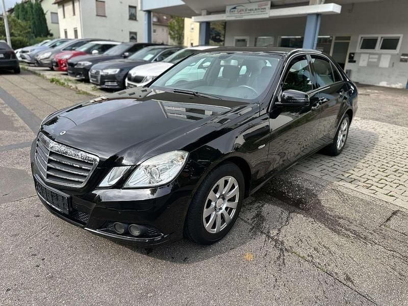 Schwarz Gebraucht 2009 Mercedes E220 Limousine | 5.990 € (Guter Preis) - Bild 1/4