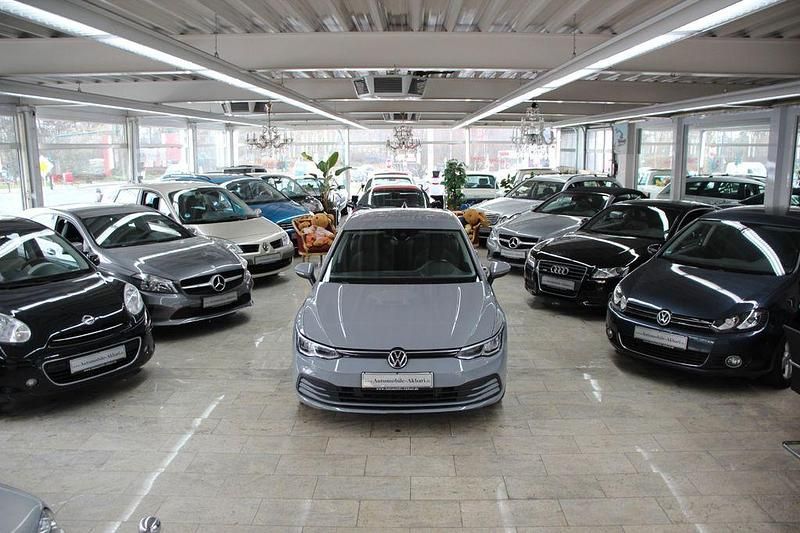 Grau Gebraucht 2020 VW Golf Life Limousine | 13.990 € (Fairer Preis) - Bild 1/4