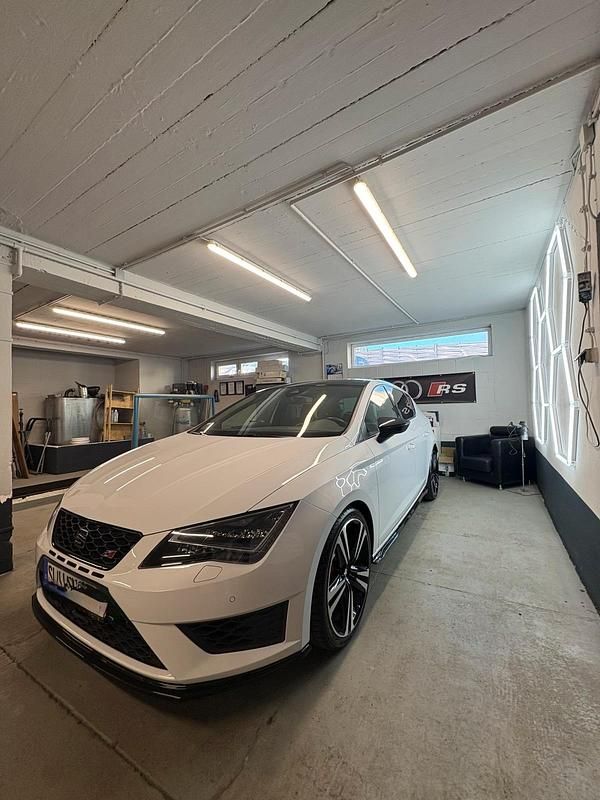 Weiß Gebraucht 2016 Cupra Leon Limousine | 21.000 € (Etwas zu teuer) - Bild 1/4