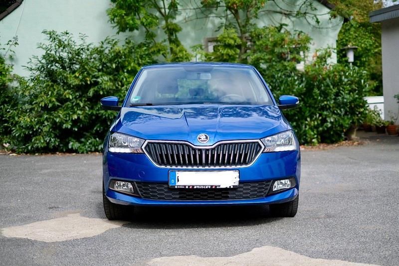 Blau Gebraucht 2020 Skoda Octavia Kleinwagen | 11.900 € - Bild 1/4