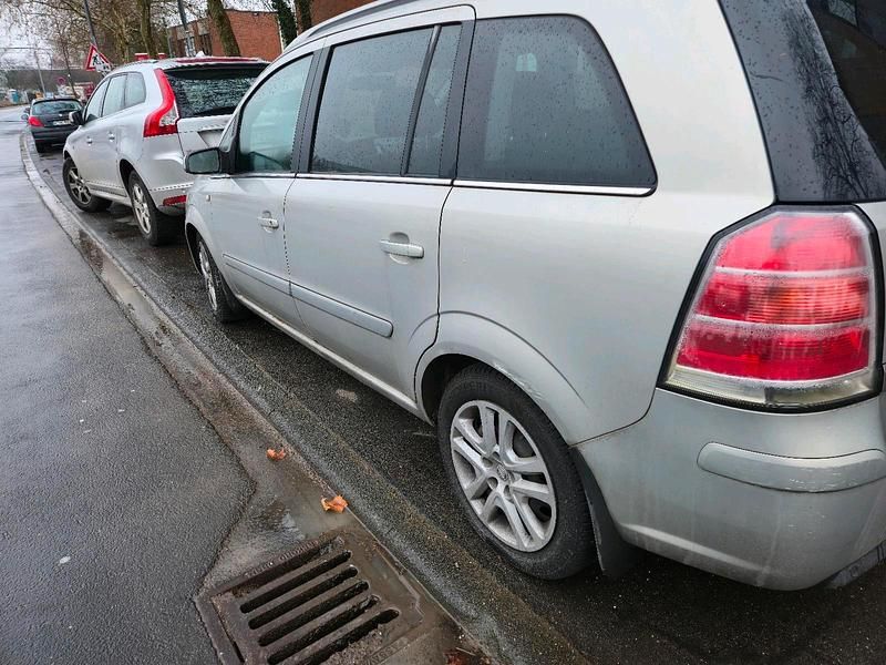Gebraucht Opel Zafira 125 PS (91 kW) 2007 Gold Van / Kleinbus