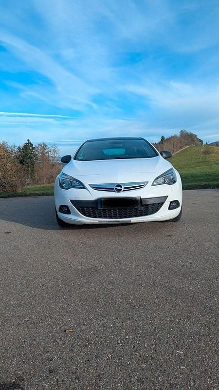 Gebraucht Opel Astra GTC Innovation 165 PS (121 kW) 2013 Weiß Coupé