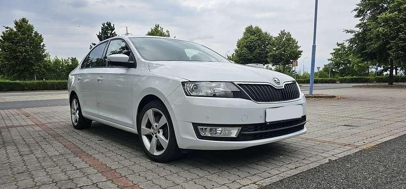 Weiß Gebraucht 2015 Skoda Rapid Style Limousine | 11.990 € - Bild 1/4