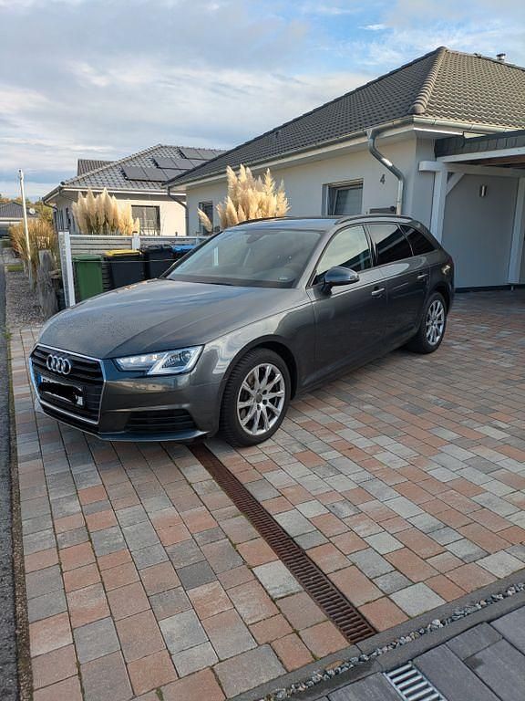 Grau Gebraucht 2018 Audi A4 Kombi | 19.500 € (Fairer Preis) - Bild 1/4