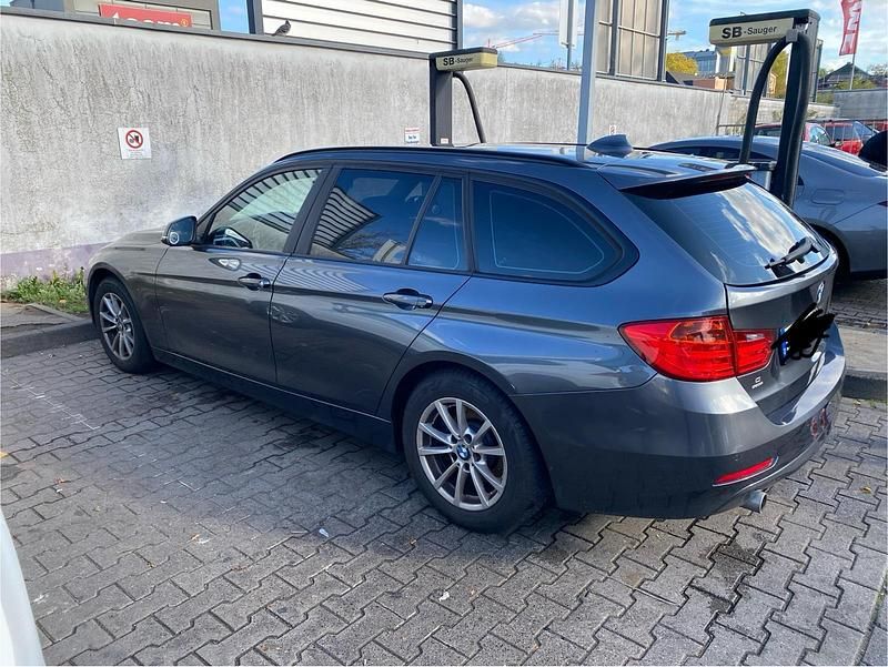 Gebraucht BMW 318 141 PS (103 kW) 2014 Grau Kombi