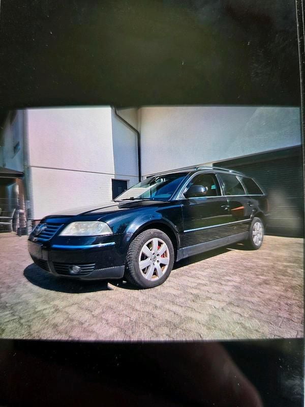 Schwarz Gebraucht 2004 VW Passat Kombi | 3.200 € - Bild 1/4