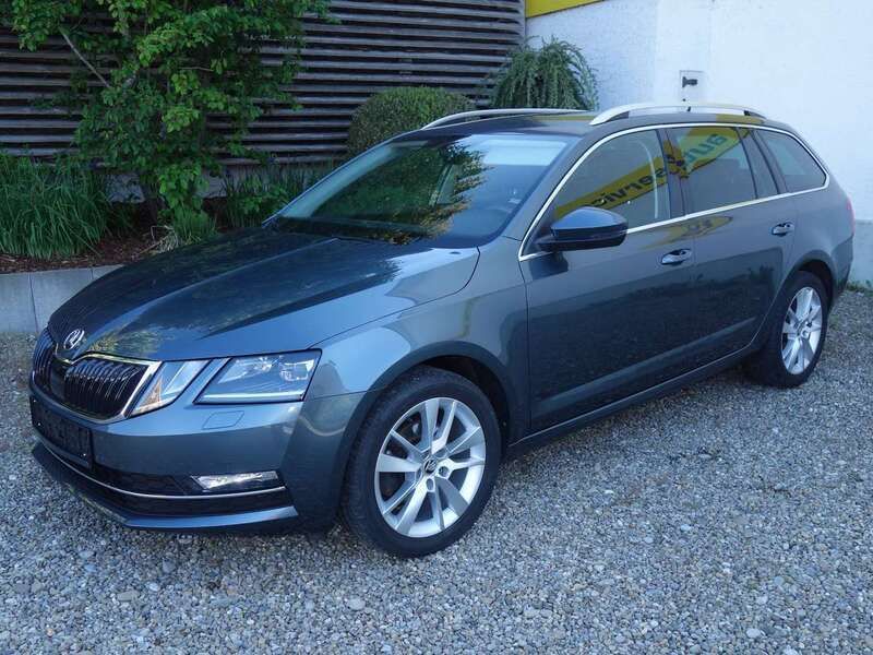 Quarzgrau metallic Gebraucht 2019 Skoda Octavia Style Kombi | 18.990 € (Teuer) - Bild 1/4