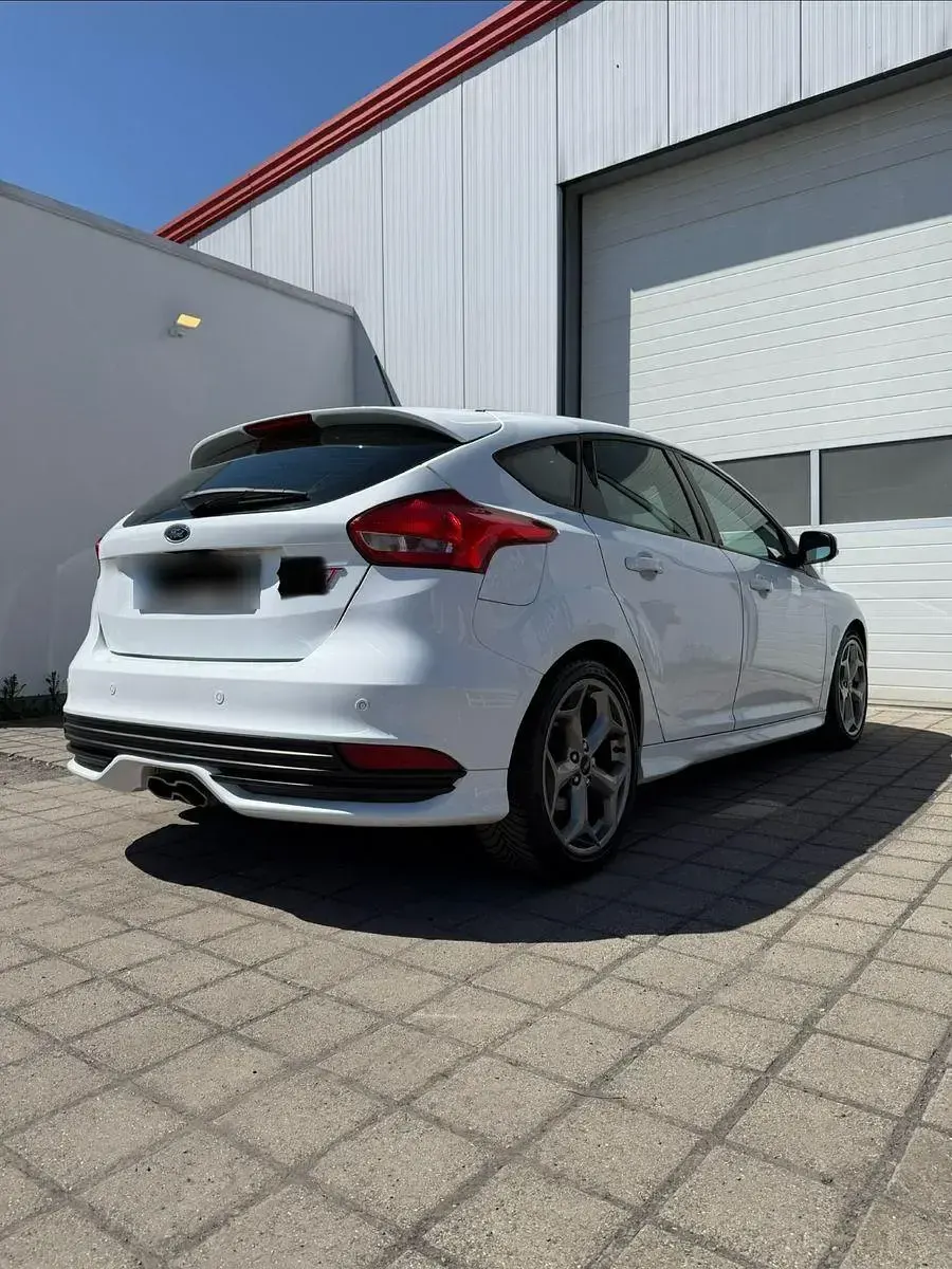 Gebraucht Ford Focus ST 250 PS (183 kW) 2017 Weiß Limousine