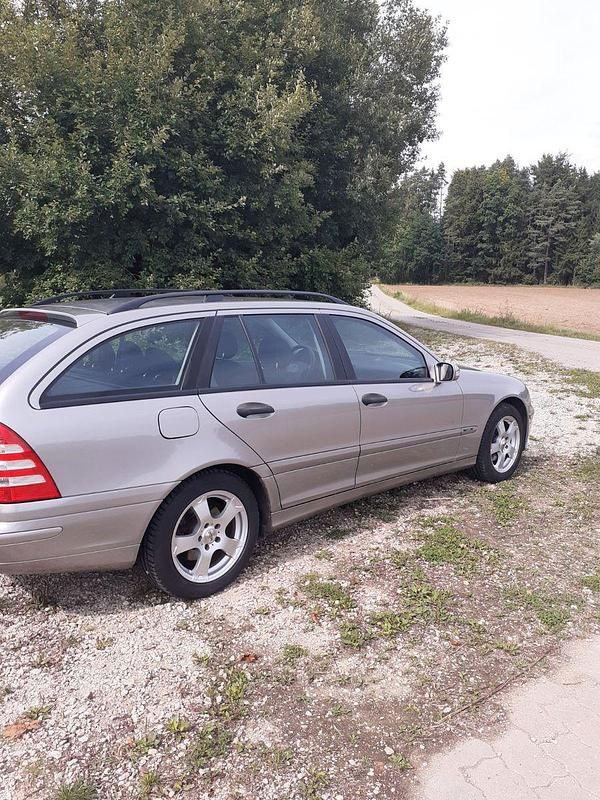 Gebraucht Mercedes C200 Classic 163 PS (119 kW) 2004 Silber Kombi