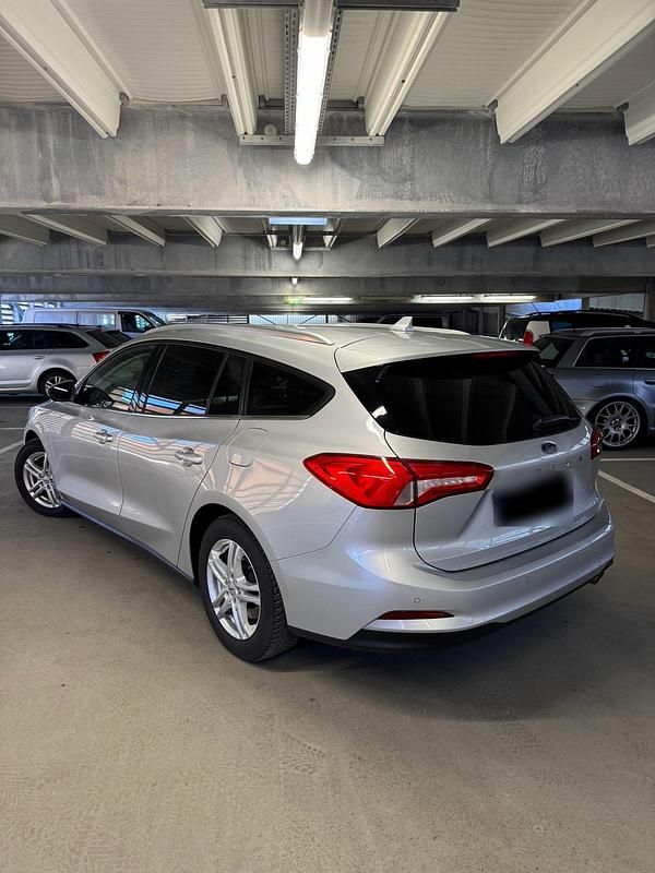 Używany Ford Focus 120 KM (88 kW) 2020 Srebrny Kombi