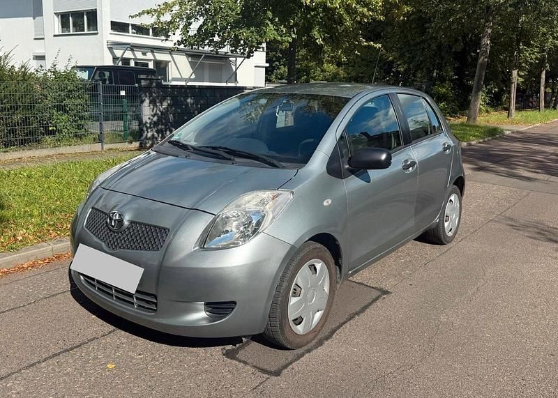 Grau Gebraucht 2007 Toyota Yaris Kleinwagen | 3.890 € (Fairer Preis) - Bild 1/4