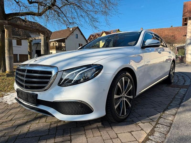 Weiß Gebraucht 2019 Mercedes E350 Limousine | 27.300 € (Guter Preis) - Bild 1/4