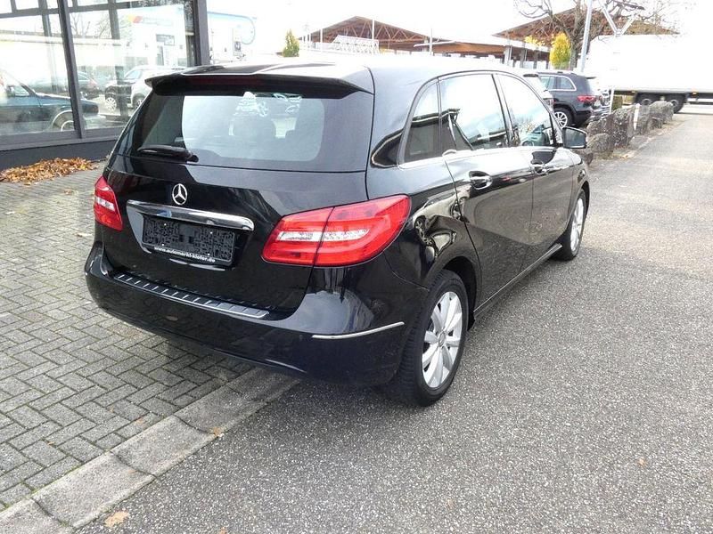 Gebraucht Mercedes B180 109 PS (80 kW) 2012 Schwarz Van / Kleinbus