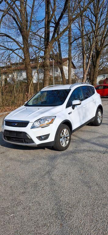 Gebraucht Ford Kuga Titanium 163 PS (119 kW) 2010 Weiß SUV